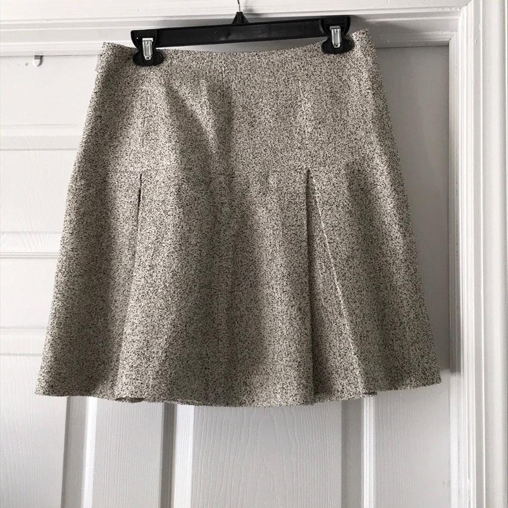 CLUB MONACO WHITE & BLACK SKIRT